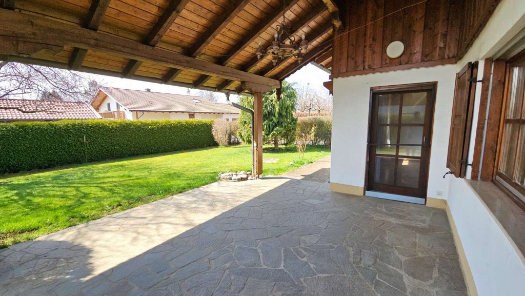 Chiemsee (3km) – Landhaus bei Chieming in ruhiger & sonniger Wohnlage – 910qm Garten, Doppelgarage
