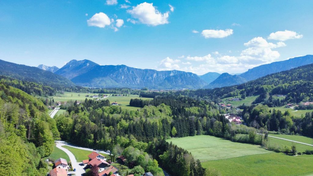 Modernes, luxuriöses Bauernanwesen – Ruhige, sonnige Panoramalage, Naturpool – Chiemgau