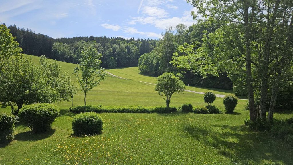 Sonnig & ruhig gelegenes Ferienhaus in den bayerischen Alpen – Fernblick, 2 Bäder