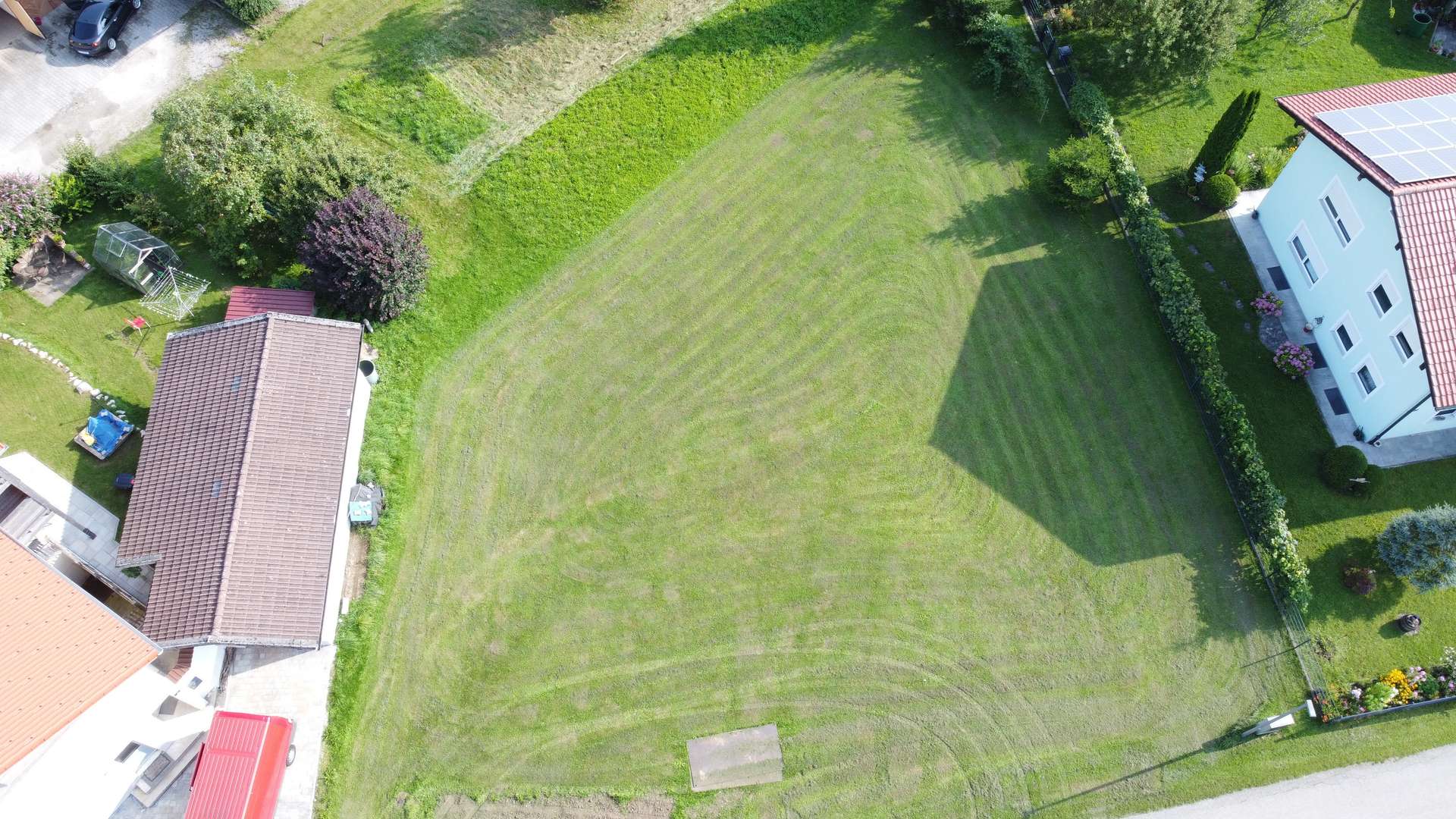 Attraktiv gelegenes, vollständing erschlossenes 935qm Baugrundstück bei Chieming am Chiemsee