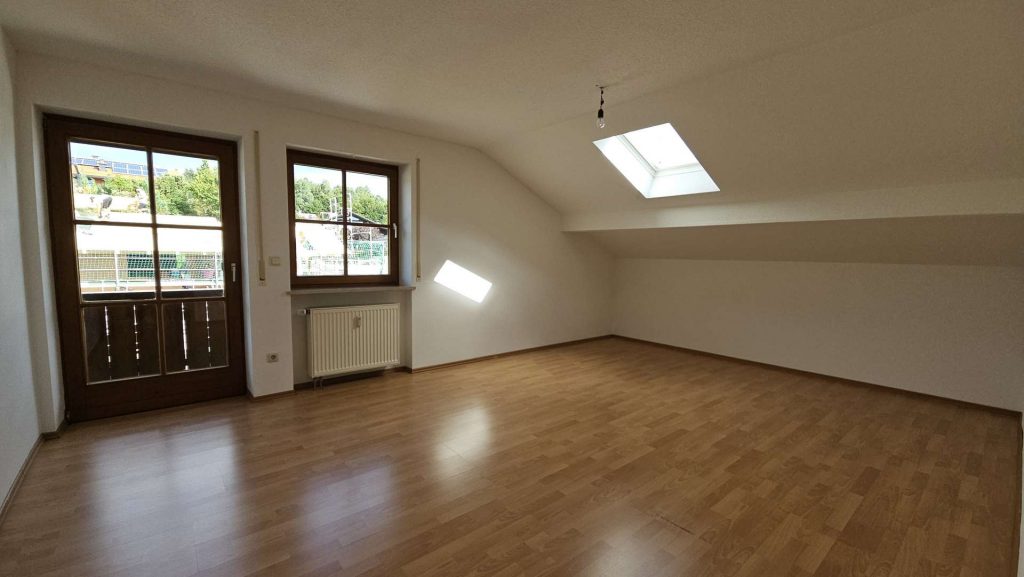 Attraktive 3-Zimmer Wohnung bei Traunstein – Balkon, TG-Stellplatz, Kelleraum, Pelletsheizung
