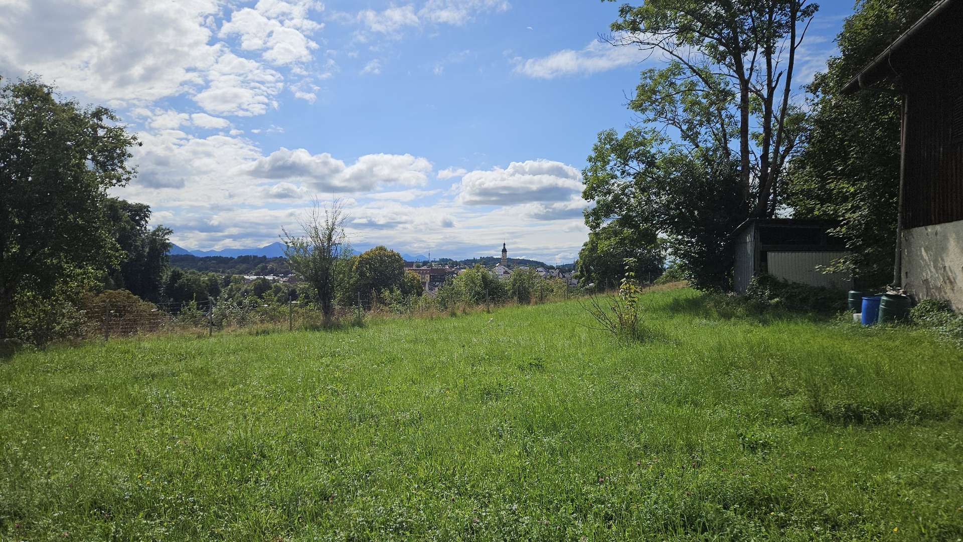 Baugrundstück mit Blick über Traunstein – Villa, 2 Einfamilienhäuser, 4-Spänner oder ETWs