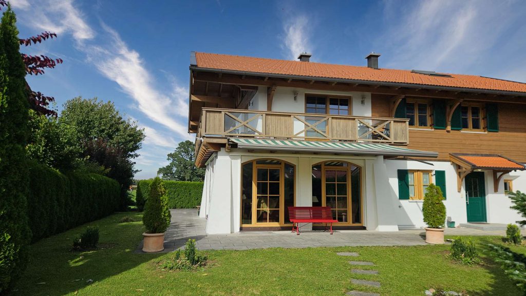 Exklusive, moderne 154m² Gartenwohnung Grassau – ruhig, sonnig, Bergblick, Garage – 5min Golfplatz