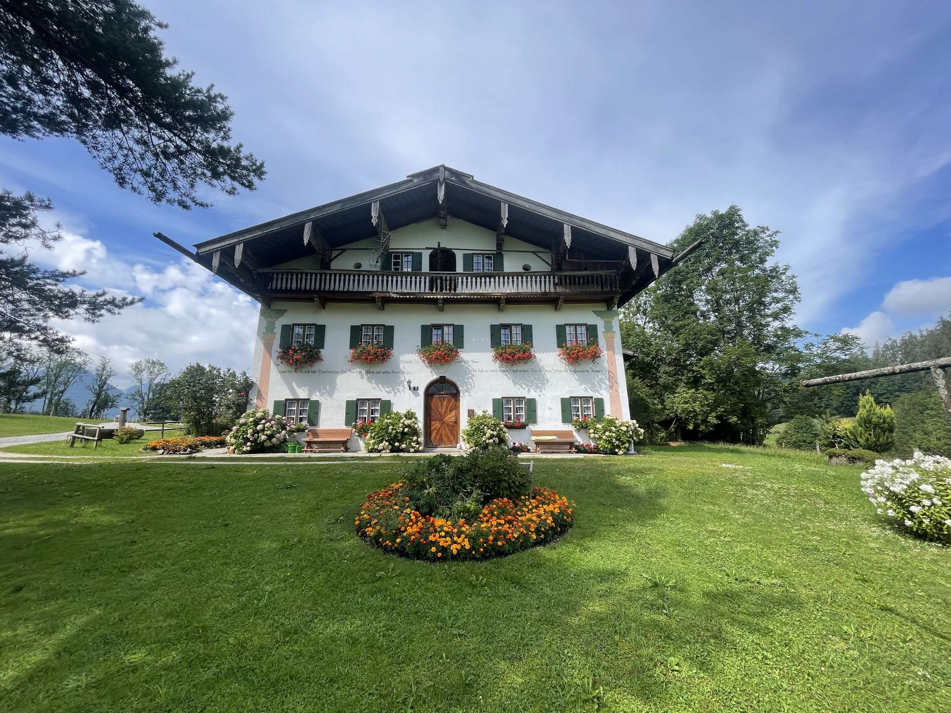 Rarität im Chiemgau – Historisches denkmalgeschütztes Bauernanwesen – Alleinlage Bergpanorama