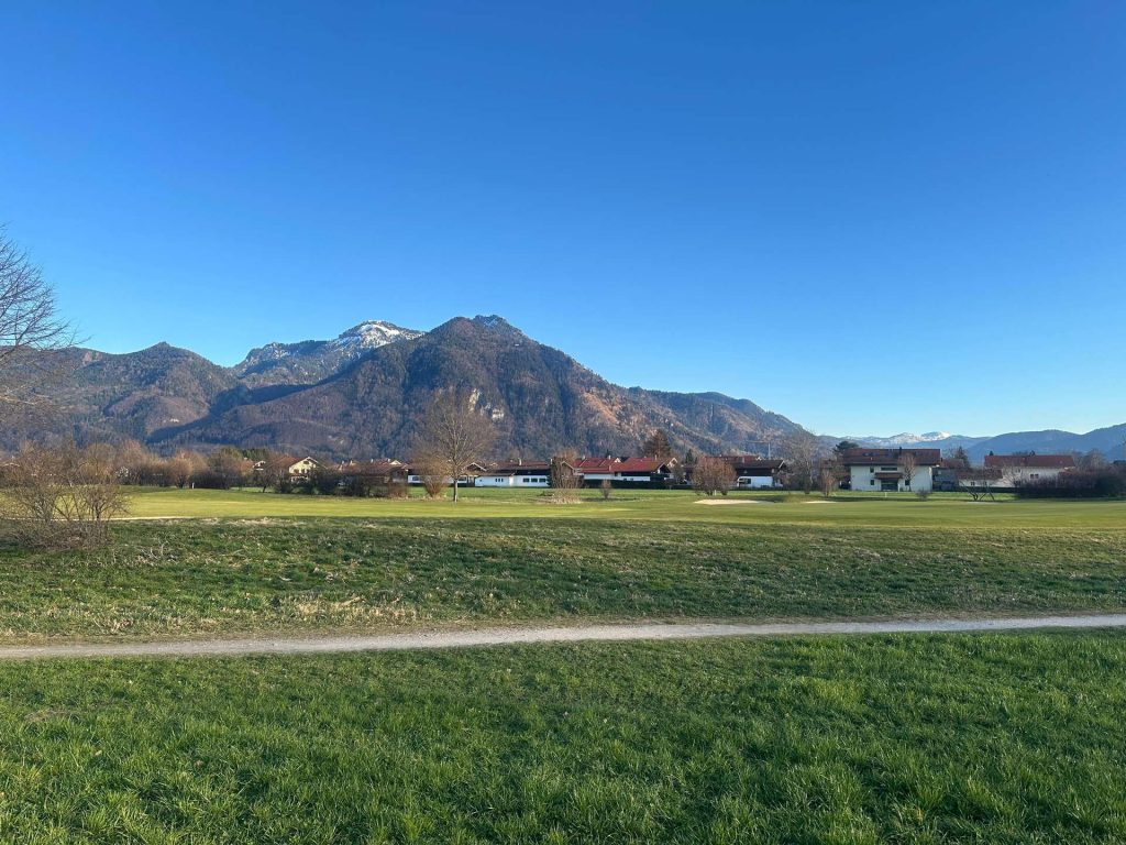 Ruhig & sonnig im Achental – Barrierefreie Neubauwohnung mit Terrasse & Garten im Luftkurort Grassau