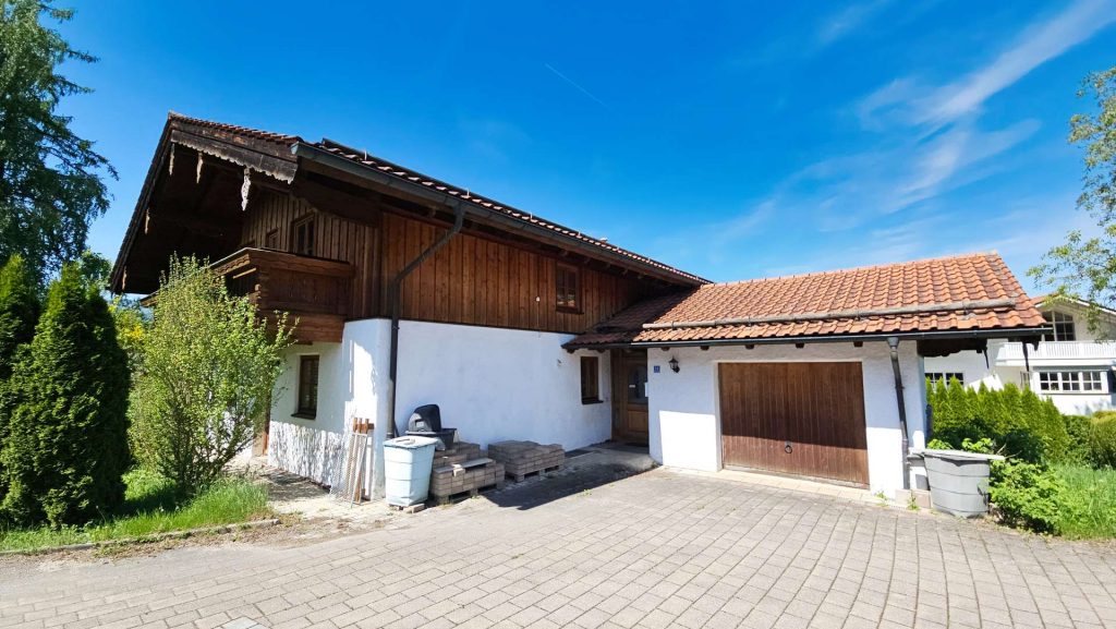 Sonniges Einfamilienhaus in ruhiger Wohnlage von Bergen – 950qm Grundstück, Garten, Garage