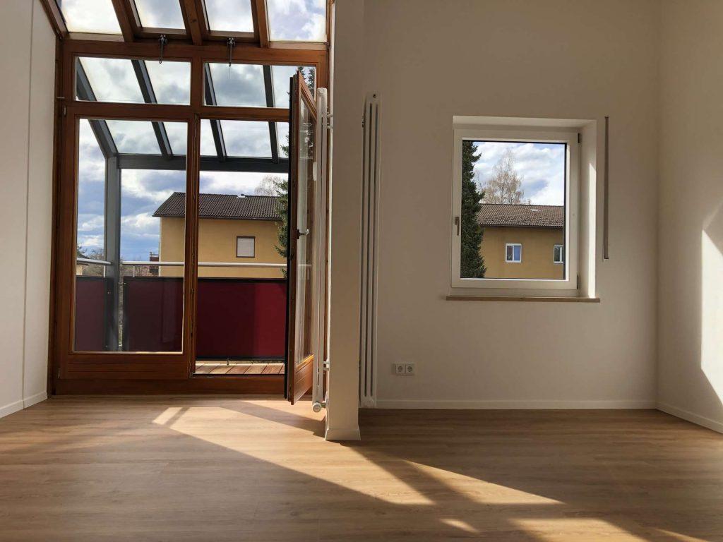 2-Zimmer Dachgeschoss Wohnung in Traunstein – Außenstellplatz, Keller