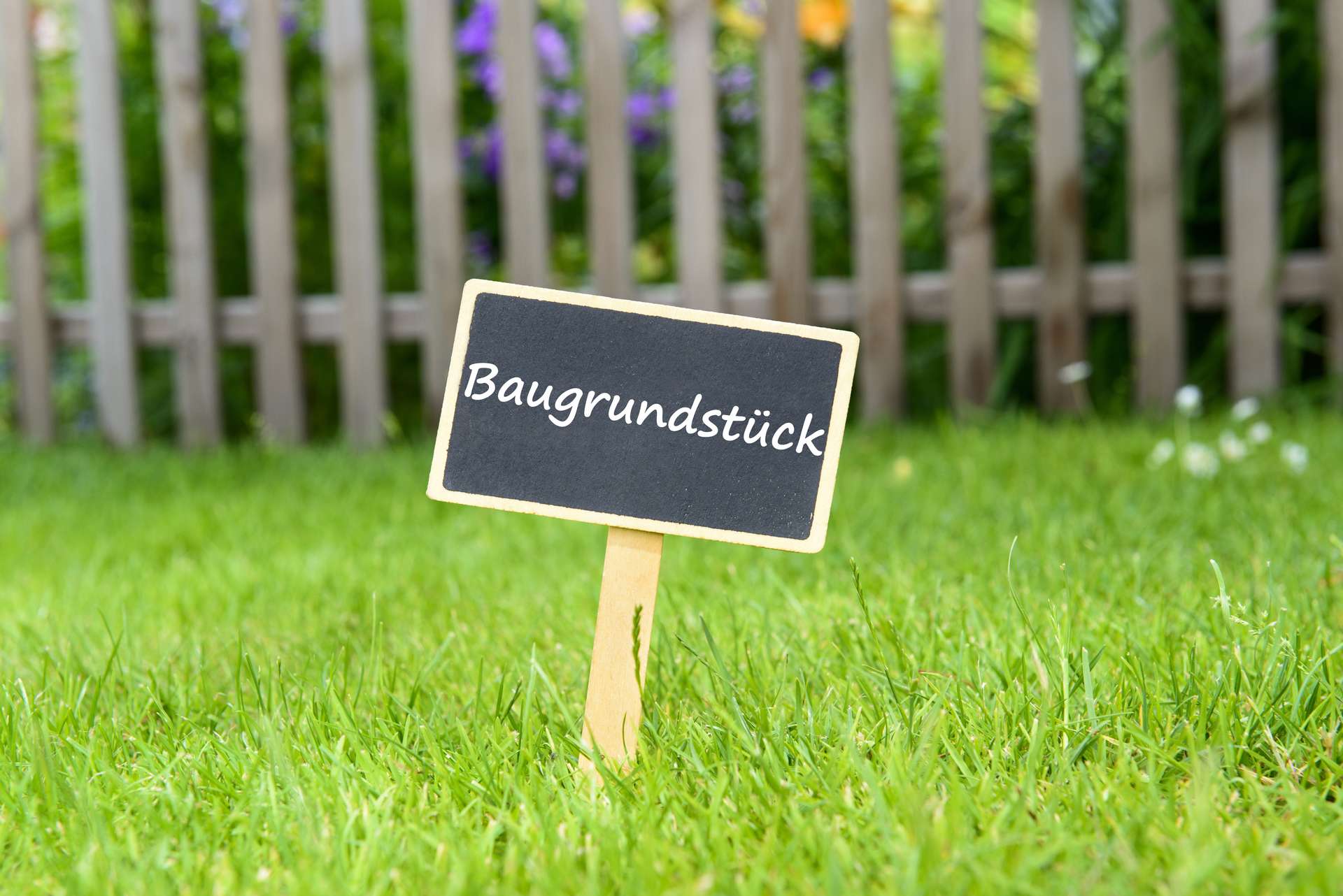 Baugrundstück – 2 km nach Chieming am Chiemsee- Sondermoning – Ein/Zweifamilienhaus oder Doppelhaus