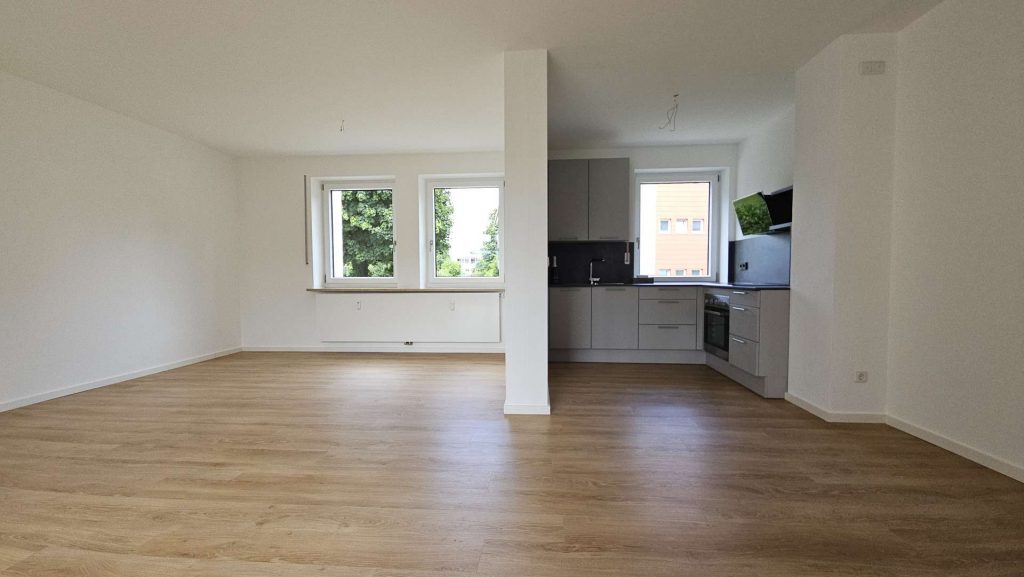 Zentrale, helle 2-Zimmer Terrassenwohnung in Traunstein – renoviert, Garage, Keller