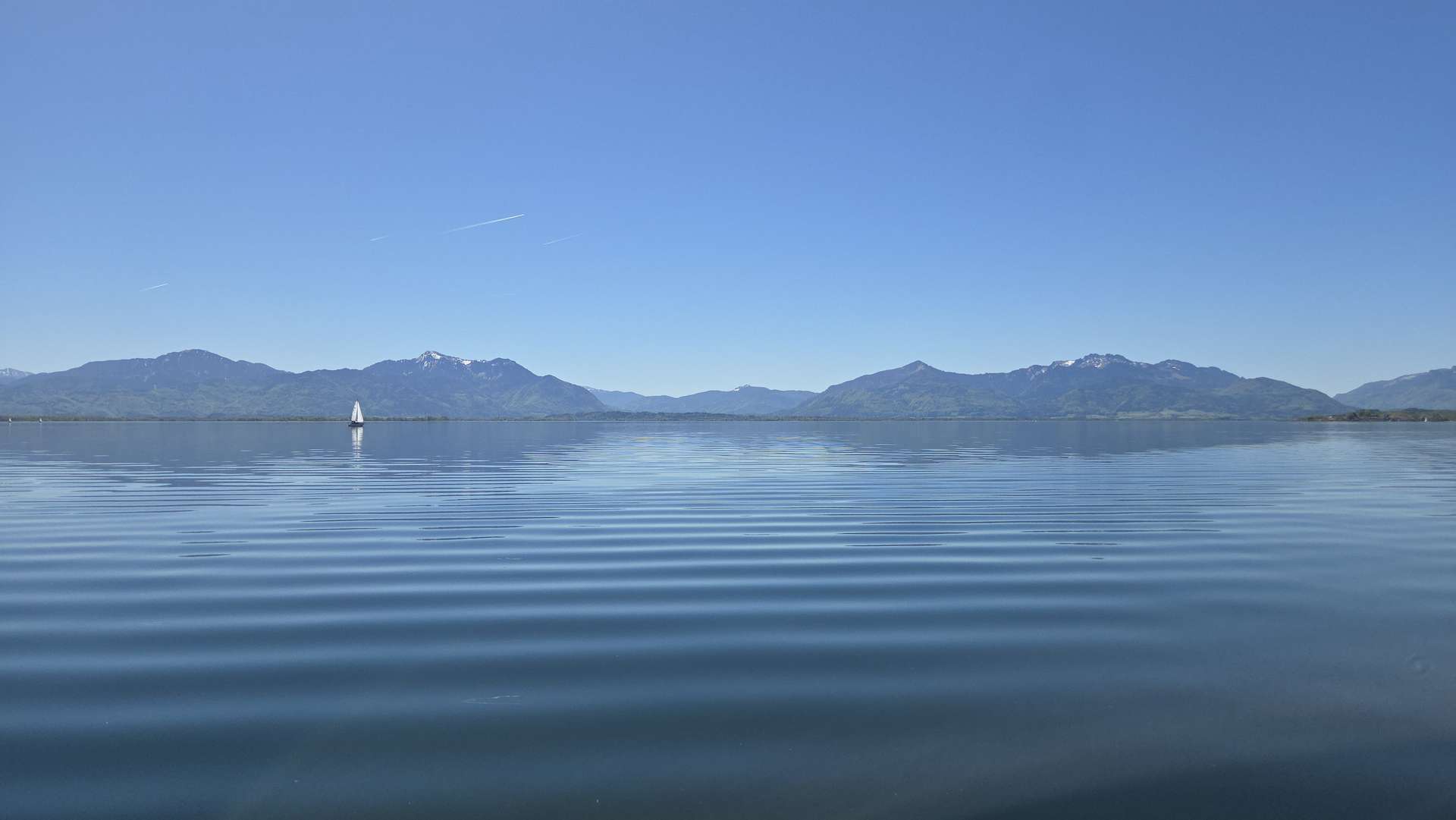 Einmalige Lage zw. München / Salzburg – Chiemseeanwesen mit Alpenpanorama, Seeblick & Privatsphäre