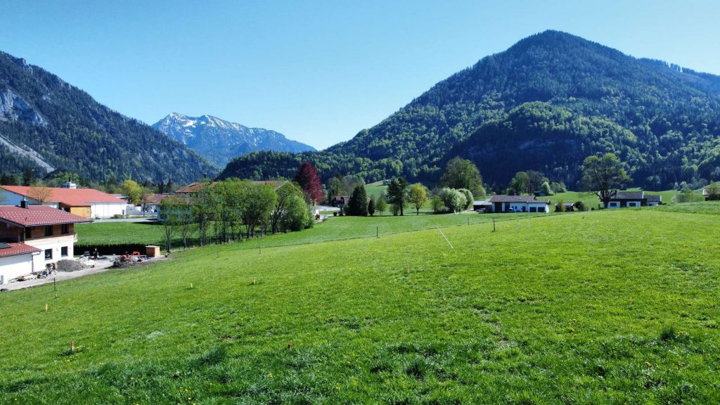 Idyllische, sonnige Baugrundstücke in Ruhpolding – Ortsrandlage mit unverbaubarem Bergblick