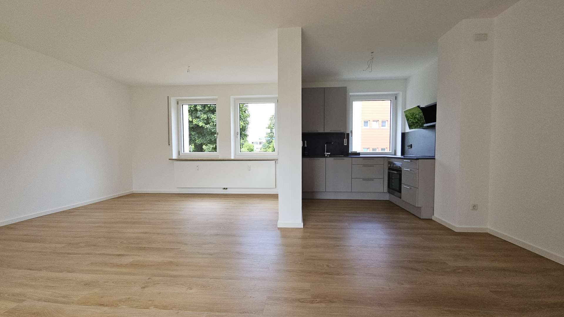 Moderne, gepflegte, helle 2-Zimmer Terrassenwohnung in Traunstein – renoviert, Garage, Keller