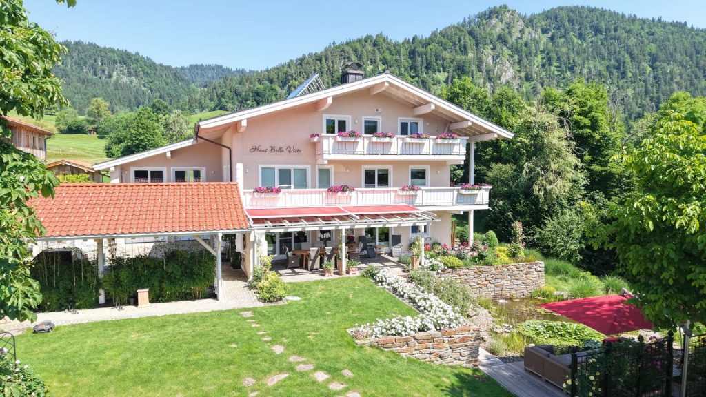 Exklusiver Landsitz in bester Südlage inmitten der Natur – Nahe des Golfplatzes in Reit im Winkl