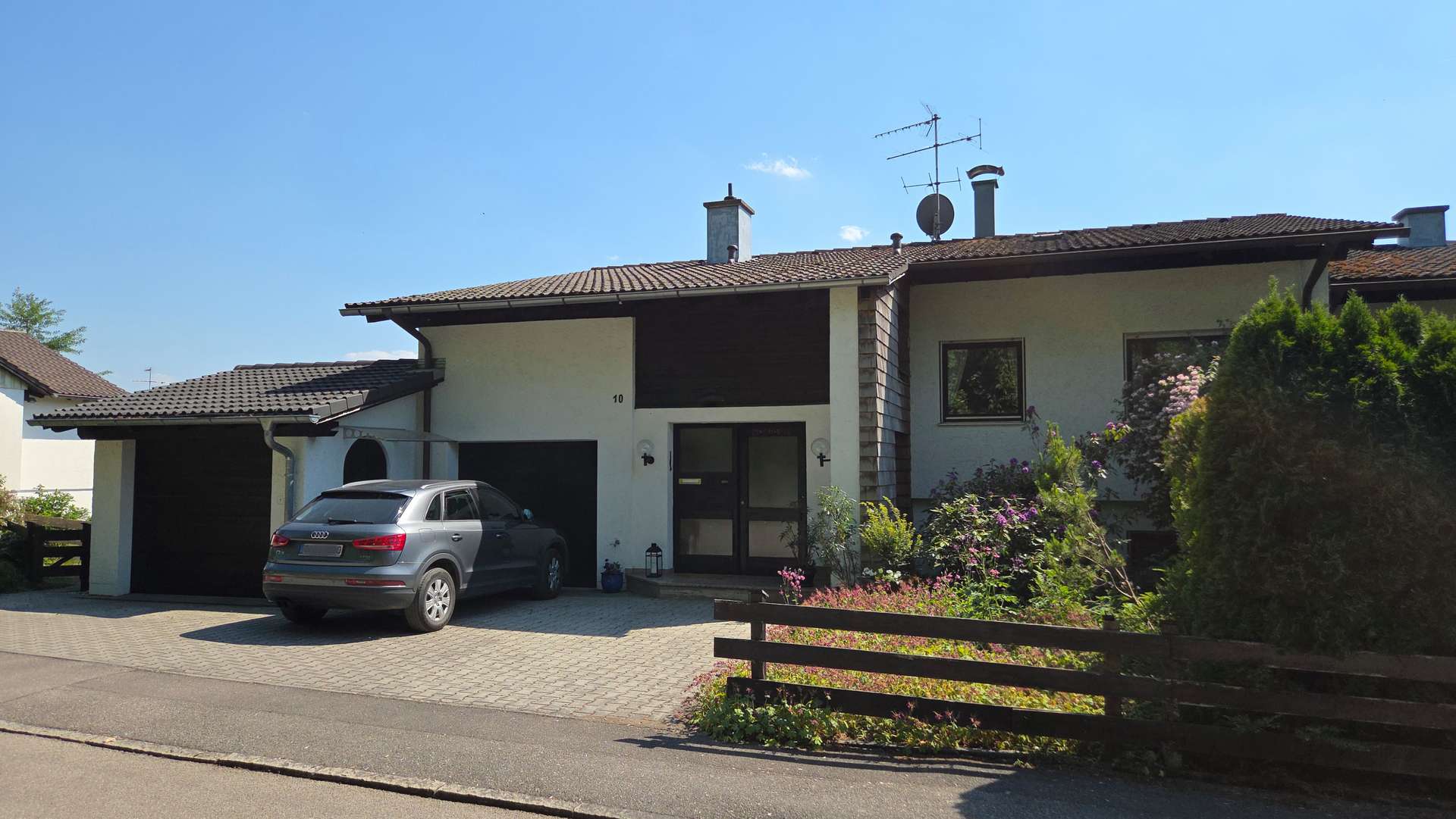 Gepflegtes Landhaus in beliebter absolut ruhiger Wohnlage – 6 Zimmer, 2 Garagen – Stein an der Traun