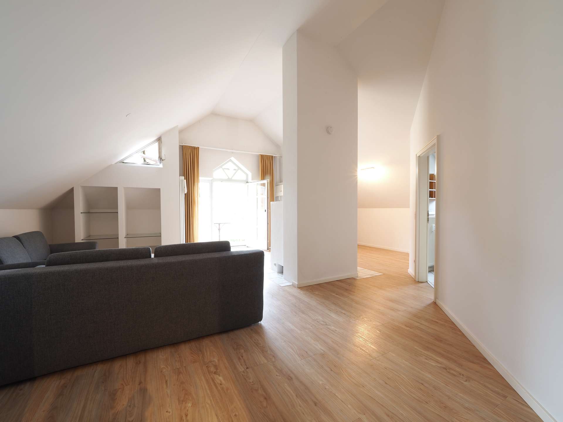 Attraktive 3-Zimmer Wohnung im Zentrum von Traunstein – TG, 2 Balkone, Kaminofen