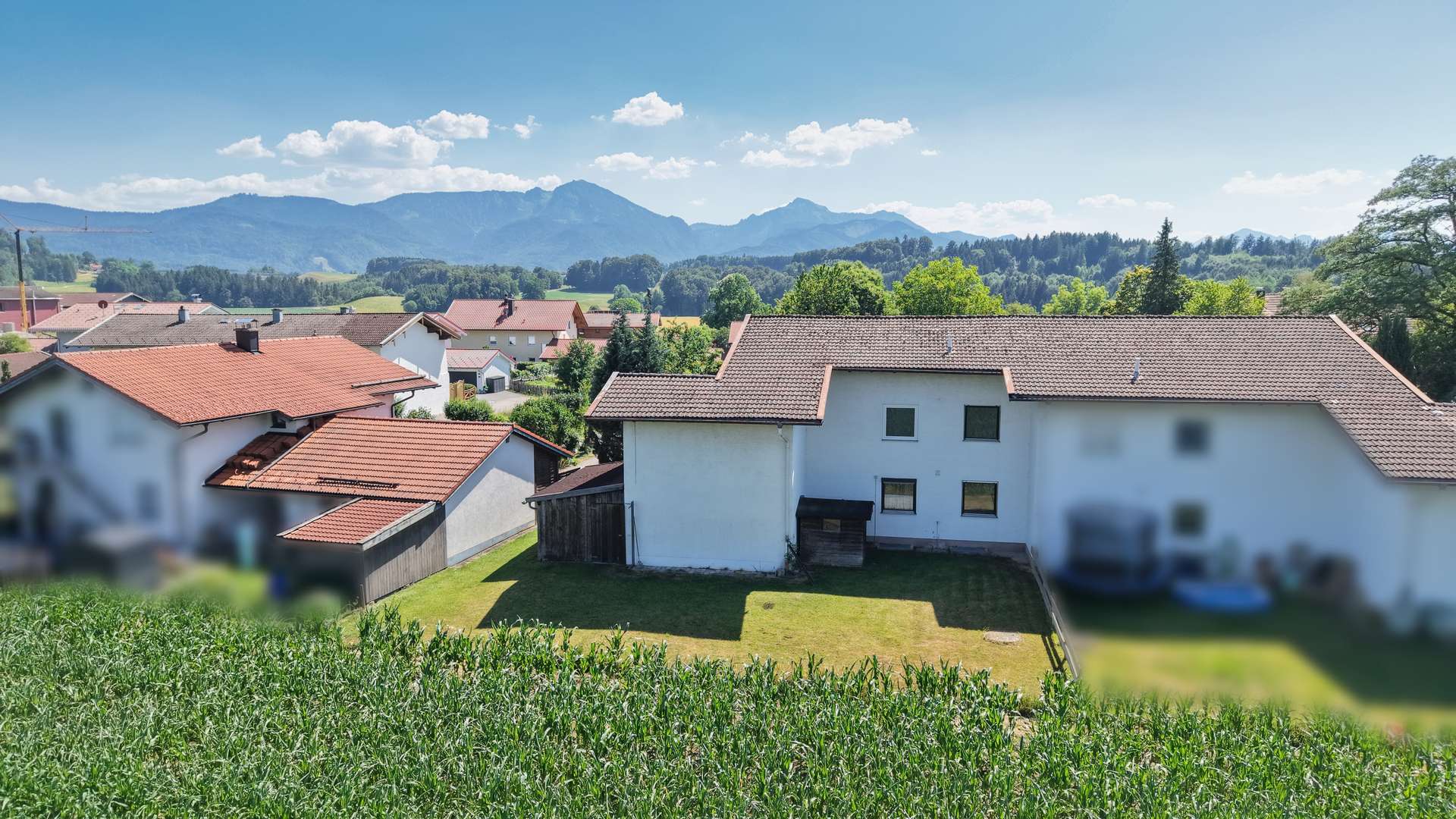 Beliebte Wohnlage Vachendorfs – Doppelhaushälfte mit 165m² Wfl. und 585m² Grundstück