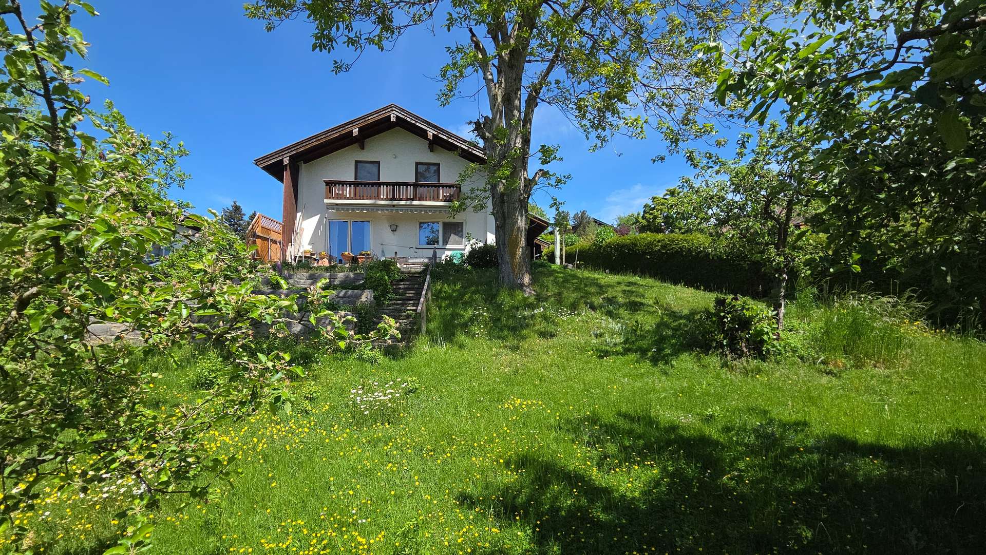 Einfamilienhaus in Chieming am Chiemsee mit 815 m² Grundstück – 500m zum See, Doppelgarage