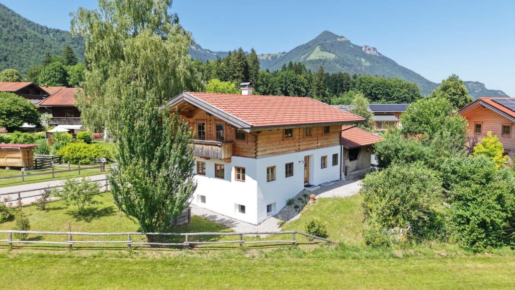 Stilechtes Chiemgauer Bauernsacherl mit modernster Technik und 360Grad Alpenpanorama