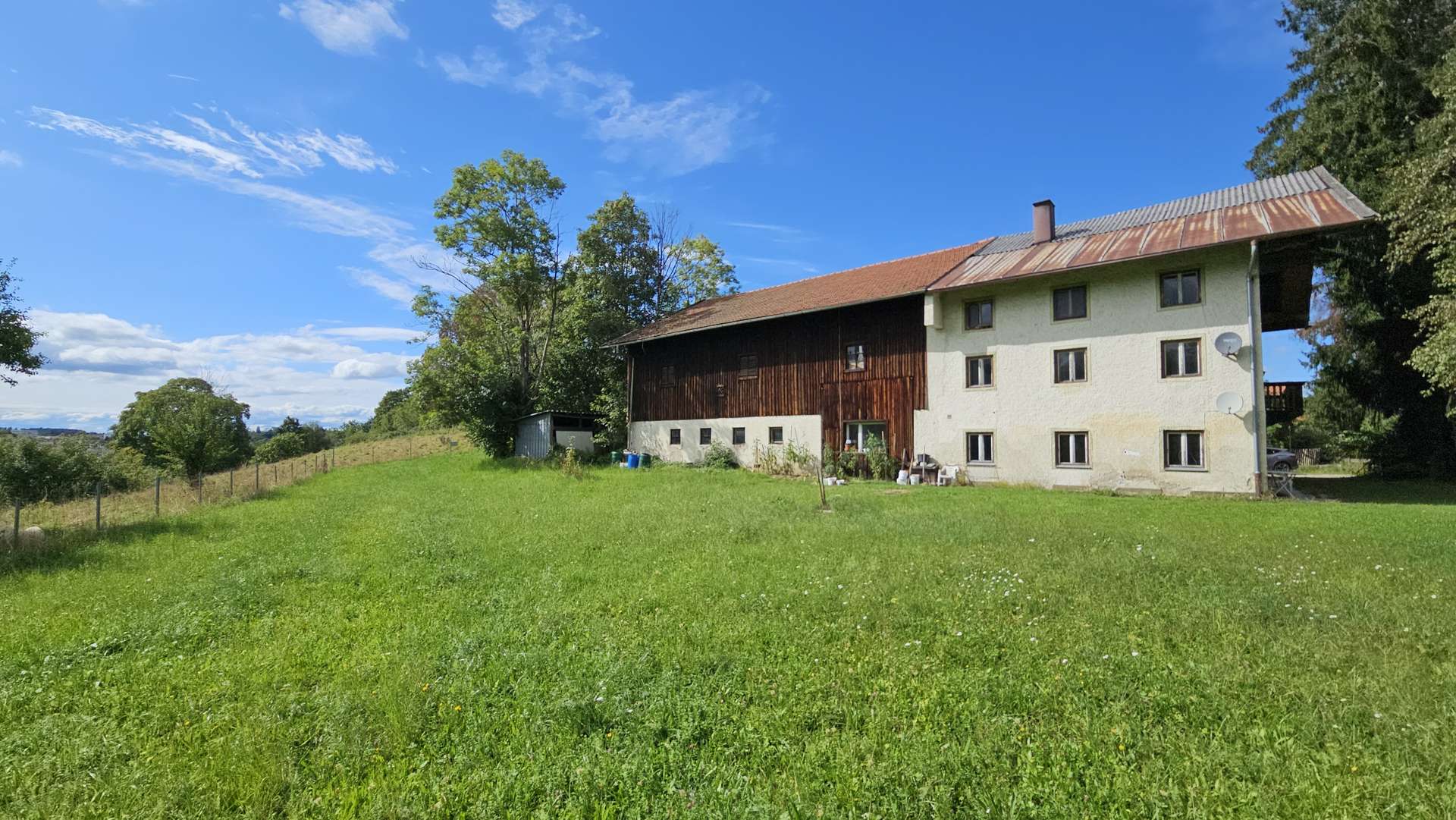 Baugrundstück in Traunstein – Einfamilienhaus / Doppelhaus mit Blick über Traunstein und die Berge