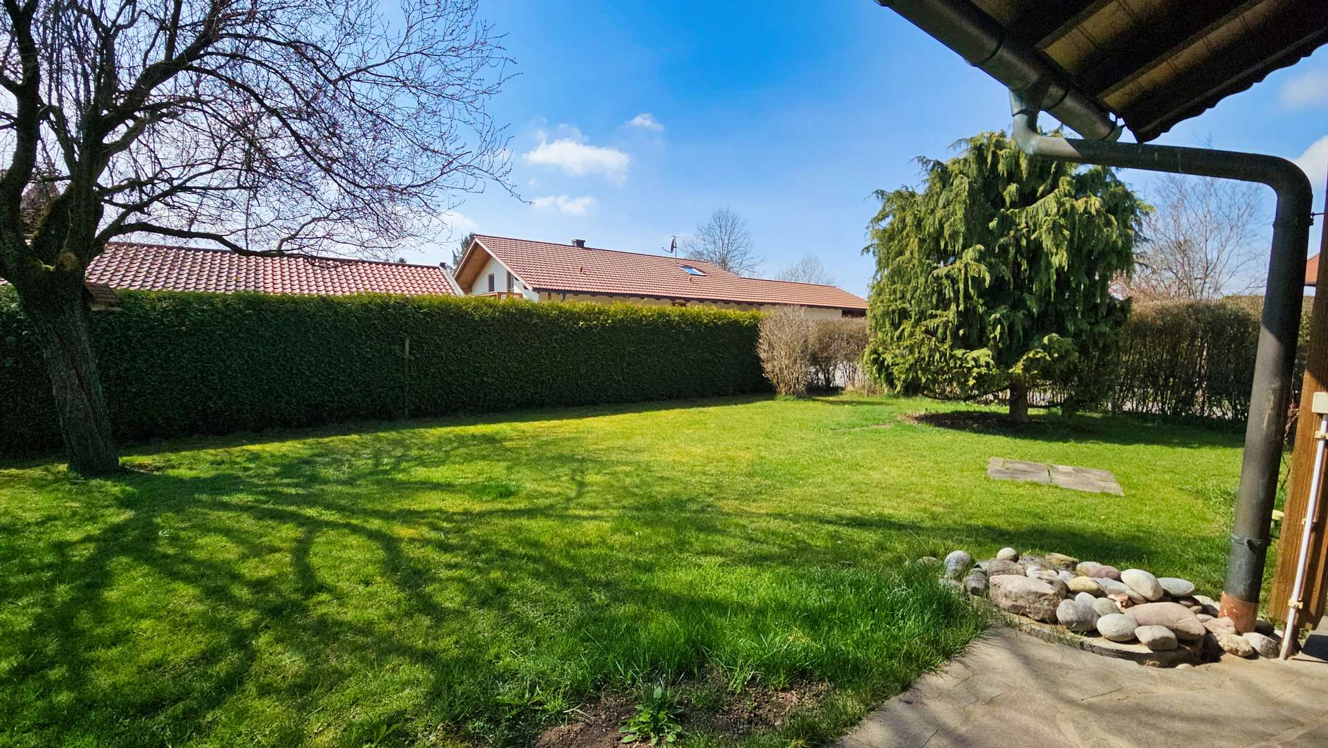 Nahe Chieming am Chiemsee – Landhaus mit 910qm Gartengrundstück – ruhig, Doppelgarage, 6 Zimmer