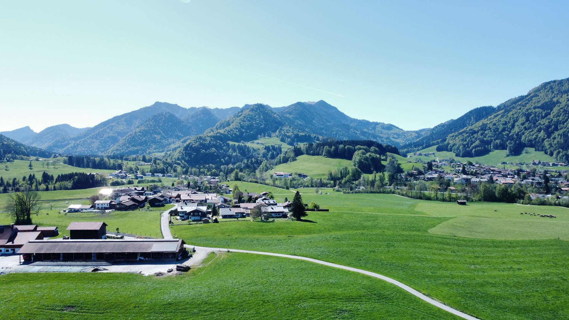 Baugrundstück Doppelhaushälften in sonniger Ortsrandlage von Ruhpolding mit Blick auf Felder & Berge