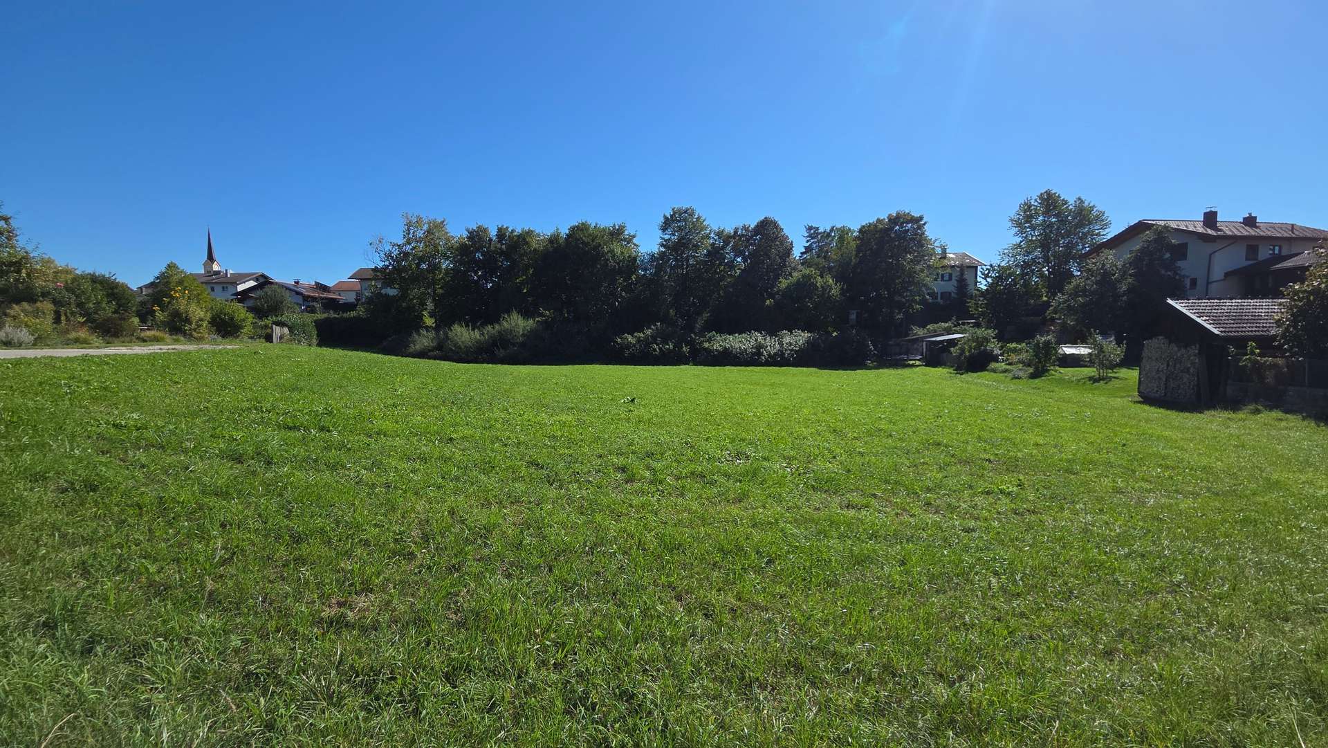 Chieming am Chiemsee – Einfamilienhaus mit 816 m² Grundstück – See Nähe, 2 Garagen