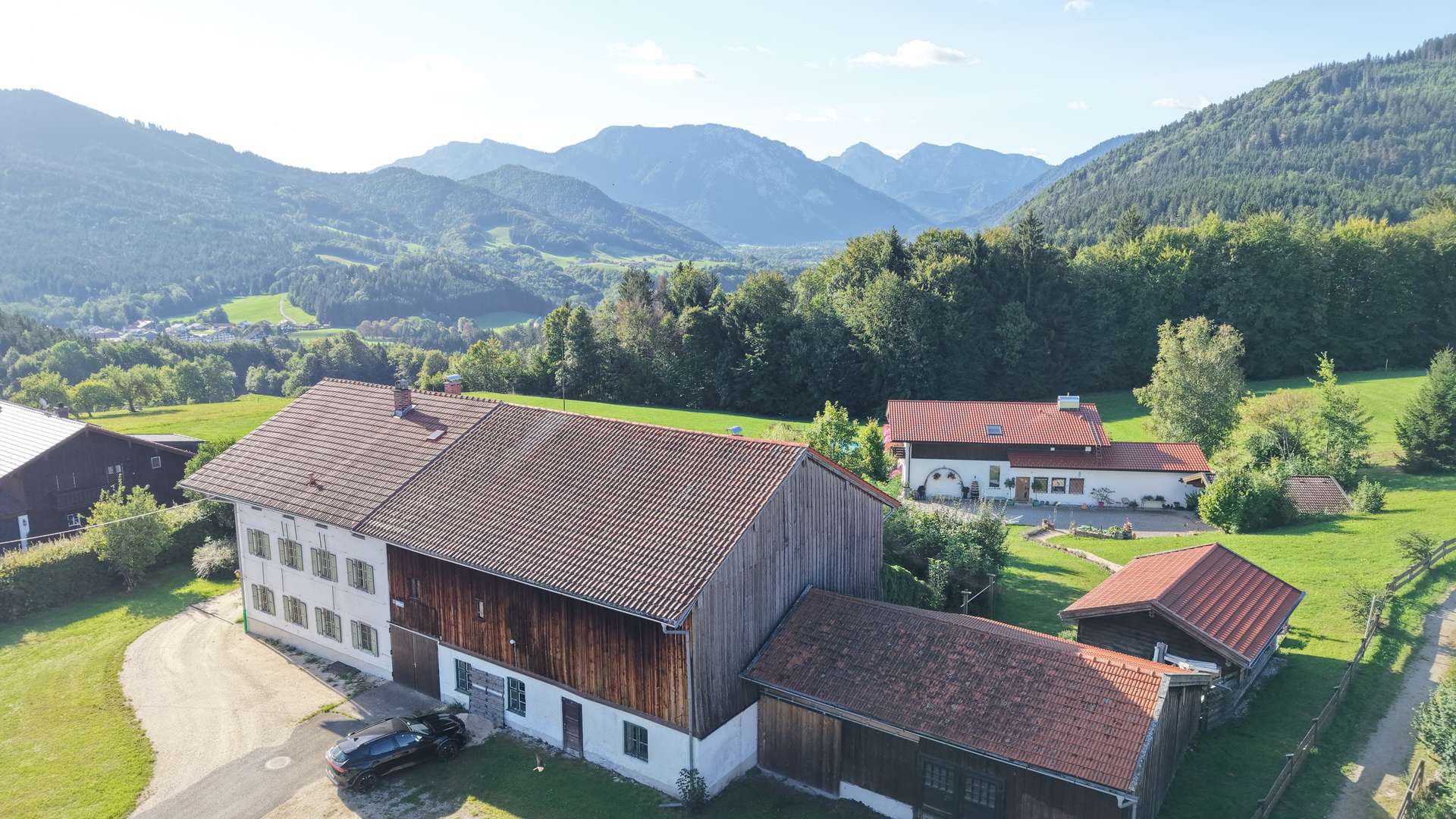 Hof in Panoramalage mit saniertem Nebengebäude – Absolute Ruhe – Optional 48.000qm Grund