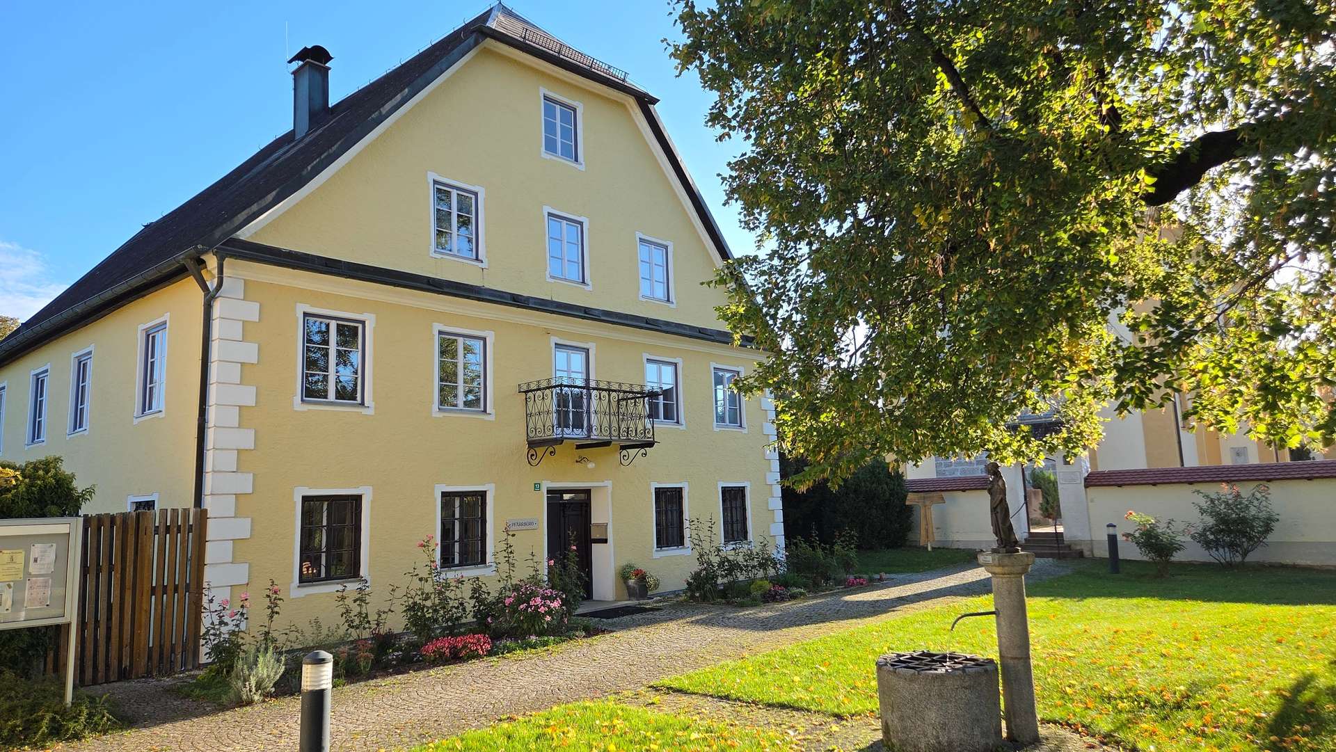 Vollständig renoviert – Großzügige 4-Zimmer Wohnung im Zentrum Vachendorfs – fußläufig Schule & KiGa