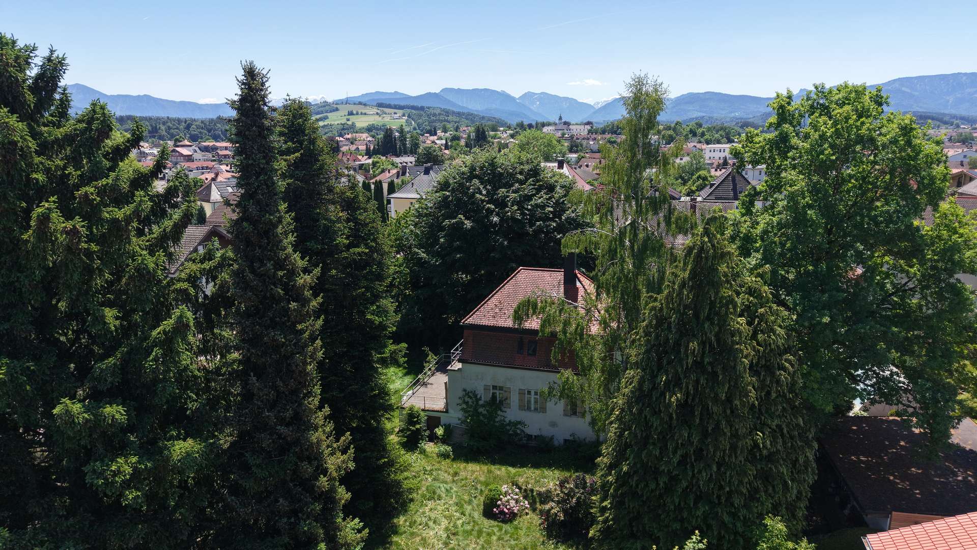Absolute Ruhe und Zentralität – 1.500qm Baugrundstück mit Altbestand – Bestlage von Traunstein