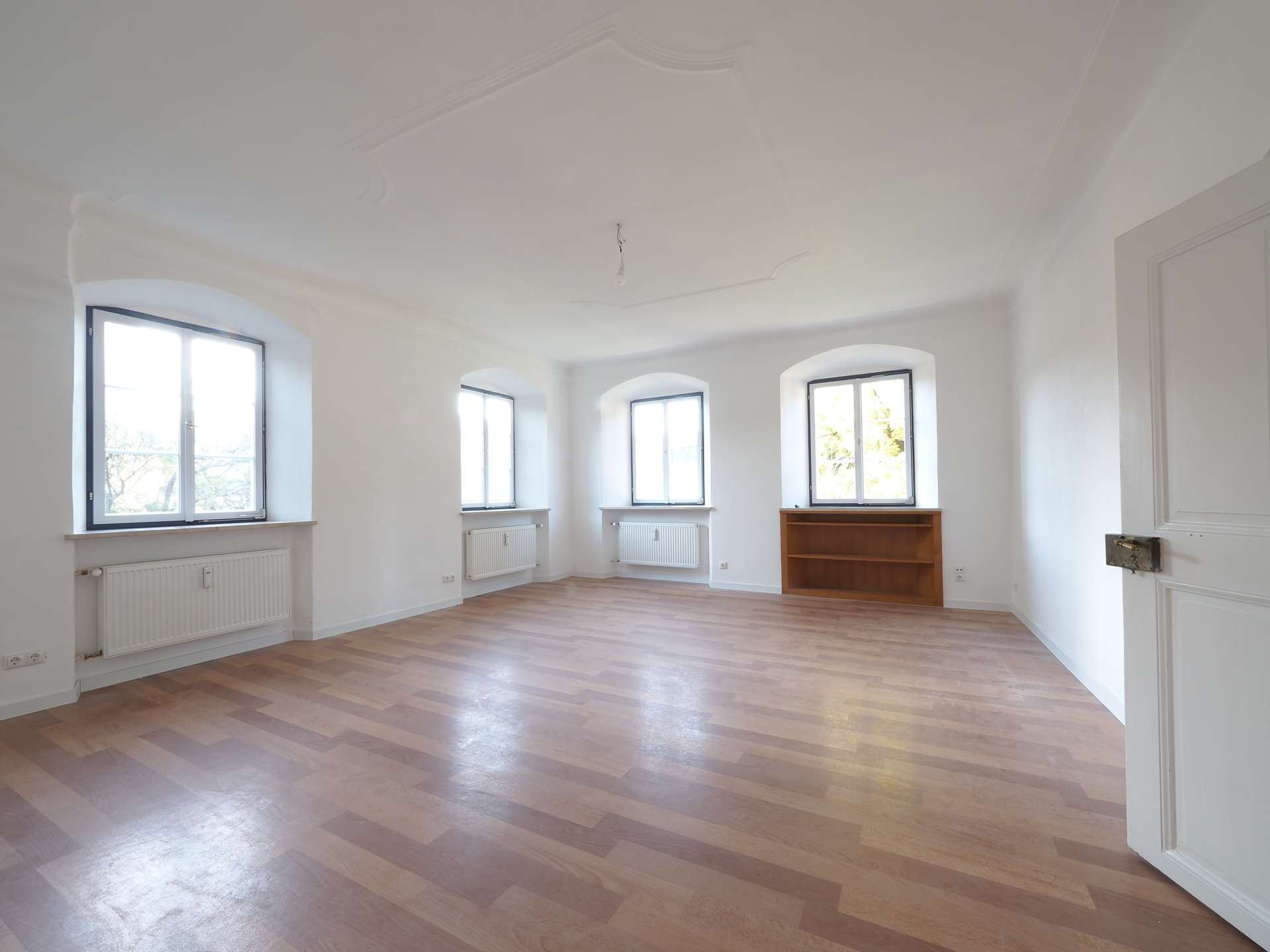 Vollständig renoviert – Großzügige 4-Zimmer Wohnung im Zentrum Vachendorfs – fußläufig Schule & KiGa